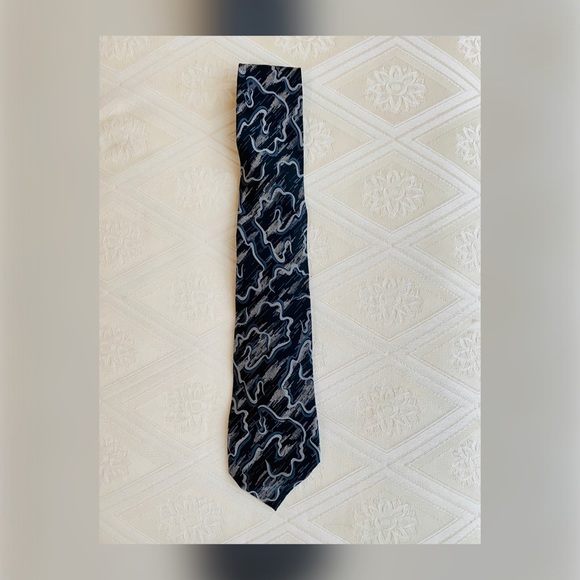 Saks Fifth Avenue tie - Picture 1 of 2